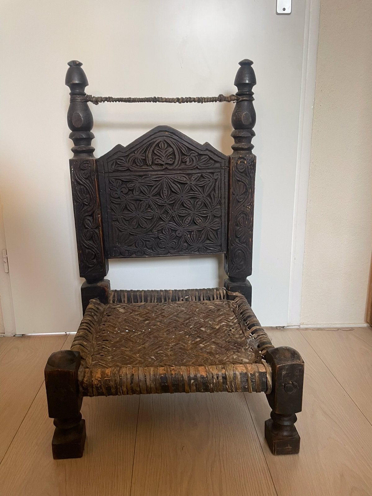 Authentiek Pakistaans stoeltje ‘wedding chair’ Swatt vallei, Handgemaakt, Bruin, Overige typen, Overige herkomsten
