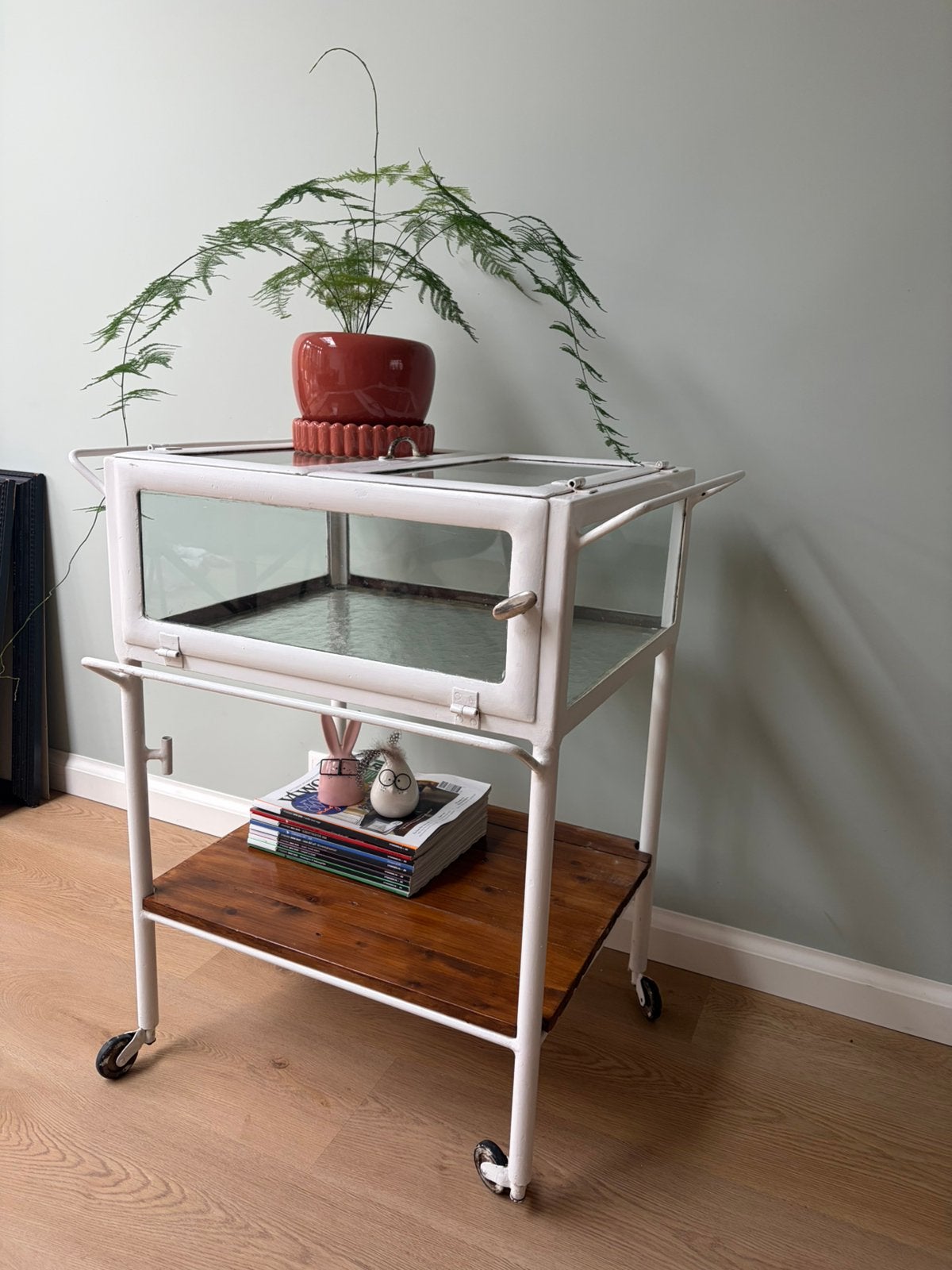 Wit vintage medicijn kastje van staal en glas, Ophalen, 50 tot 100 cm, Glas, Zo goed als nieuw