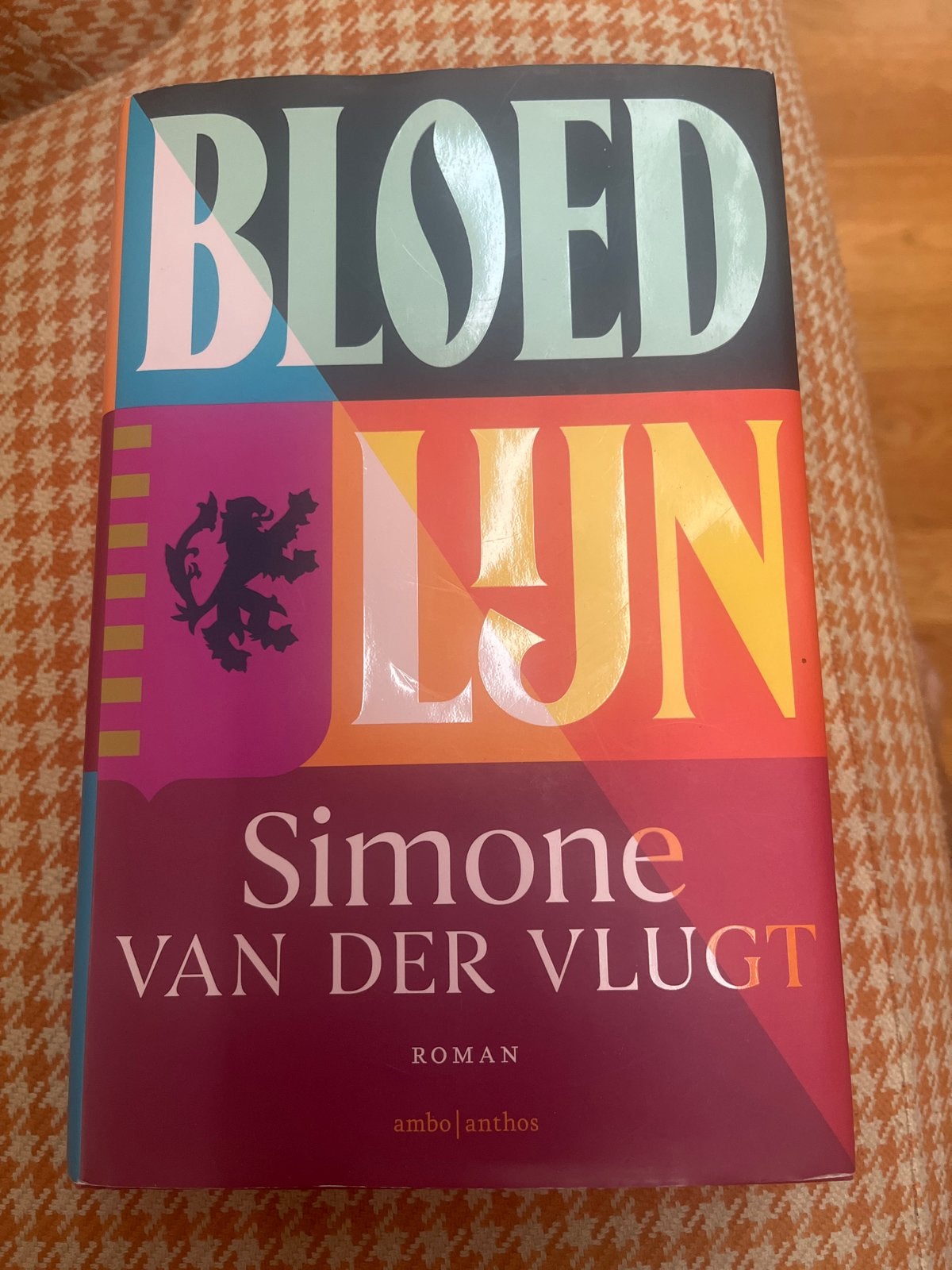 Bloedlijn - Simone van der Vlugt (Roman), Ophalen of Verzenden, Gelezen