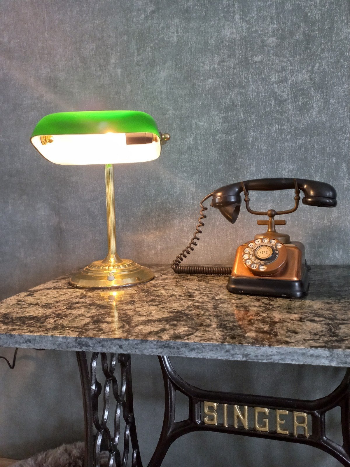 Art Deco Bankierslamp Notarislamp - Messing en Groen Glas, Huis en Inrichting, Lampen | Tafellampen, Ophalen of Verzenden