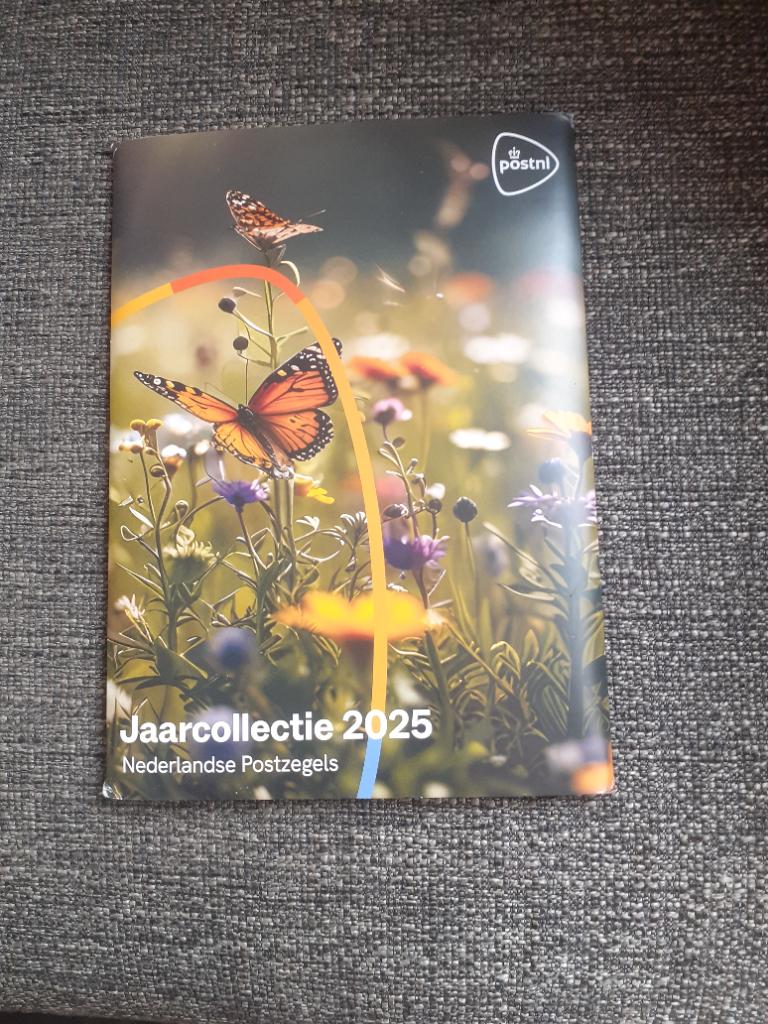 Jaarcollectie 2025, Postzegels en Munten, Postzegels | Volle albums en Verzamelingen, Ophalen of Verzenden, Nederland