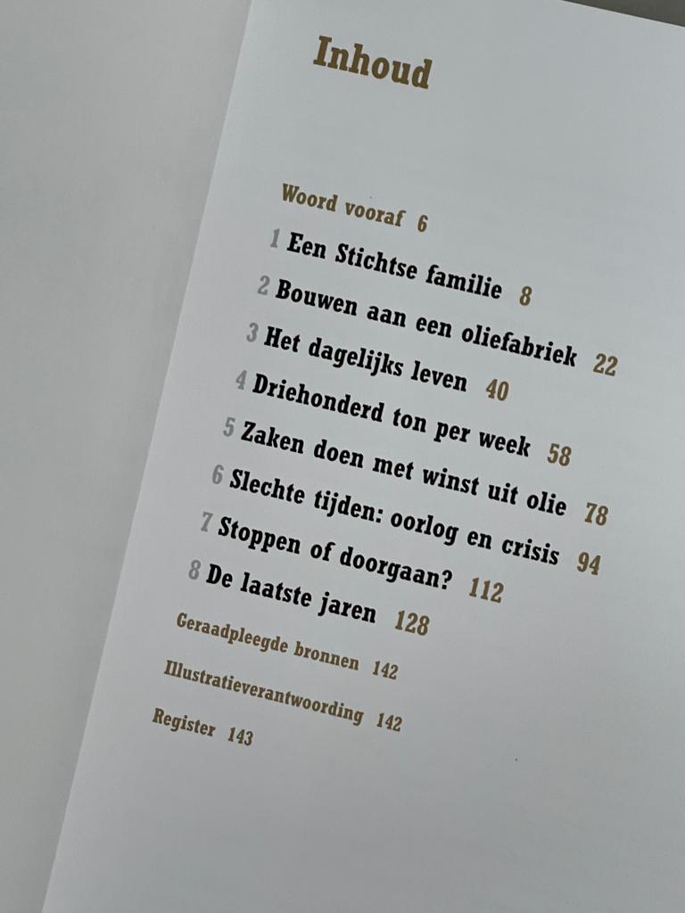 De Koekenfabriek – Honderd jaar lijnolie uit Oudewater (2014, Boeken, Ophalen of Verzenden, 20e eeuw of later, Zo goed als nieuw