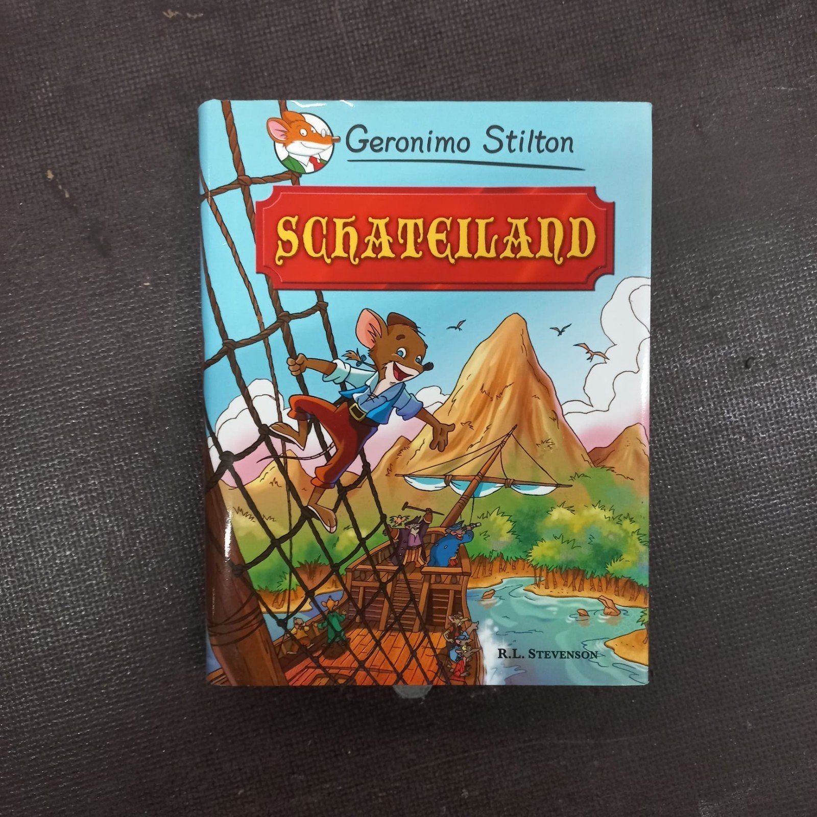 Geronimo Stilton - Schateiland (R.L. Stevenson), Ophalen, Zo goed als nieuw, Geronimo Stilton, R.L. Stevenson, Fictie algemeen