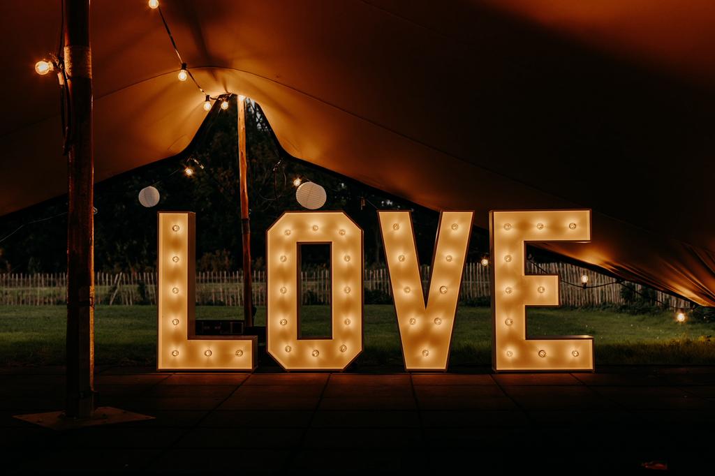 Te koop Lichtletters LOVE - Perfect voor bruiloft of feest!, Ophalen, Staande lamp, 50 tot 250 watt, Led