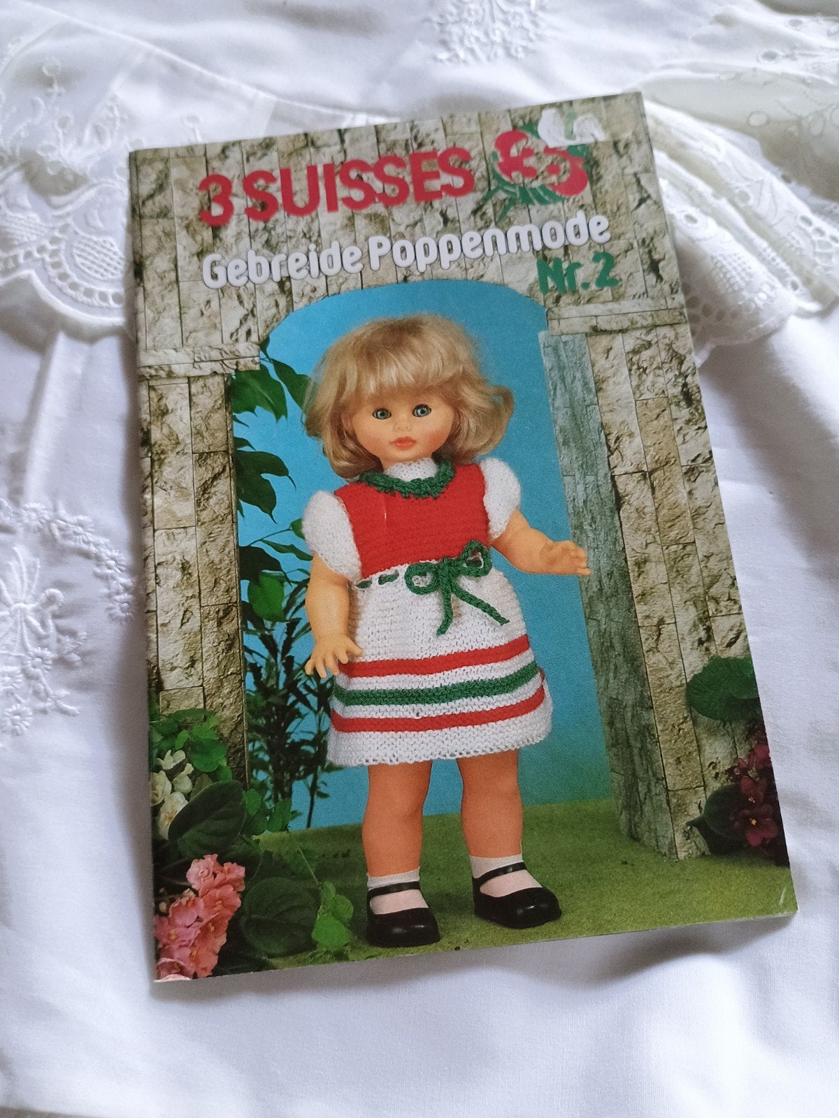 3 suisses Gebreide poppenmode poppenkleding patronen  nr.15, Ophalen of Verzenden, Pop