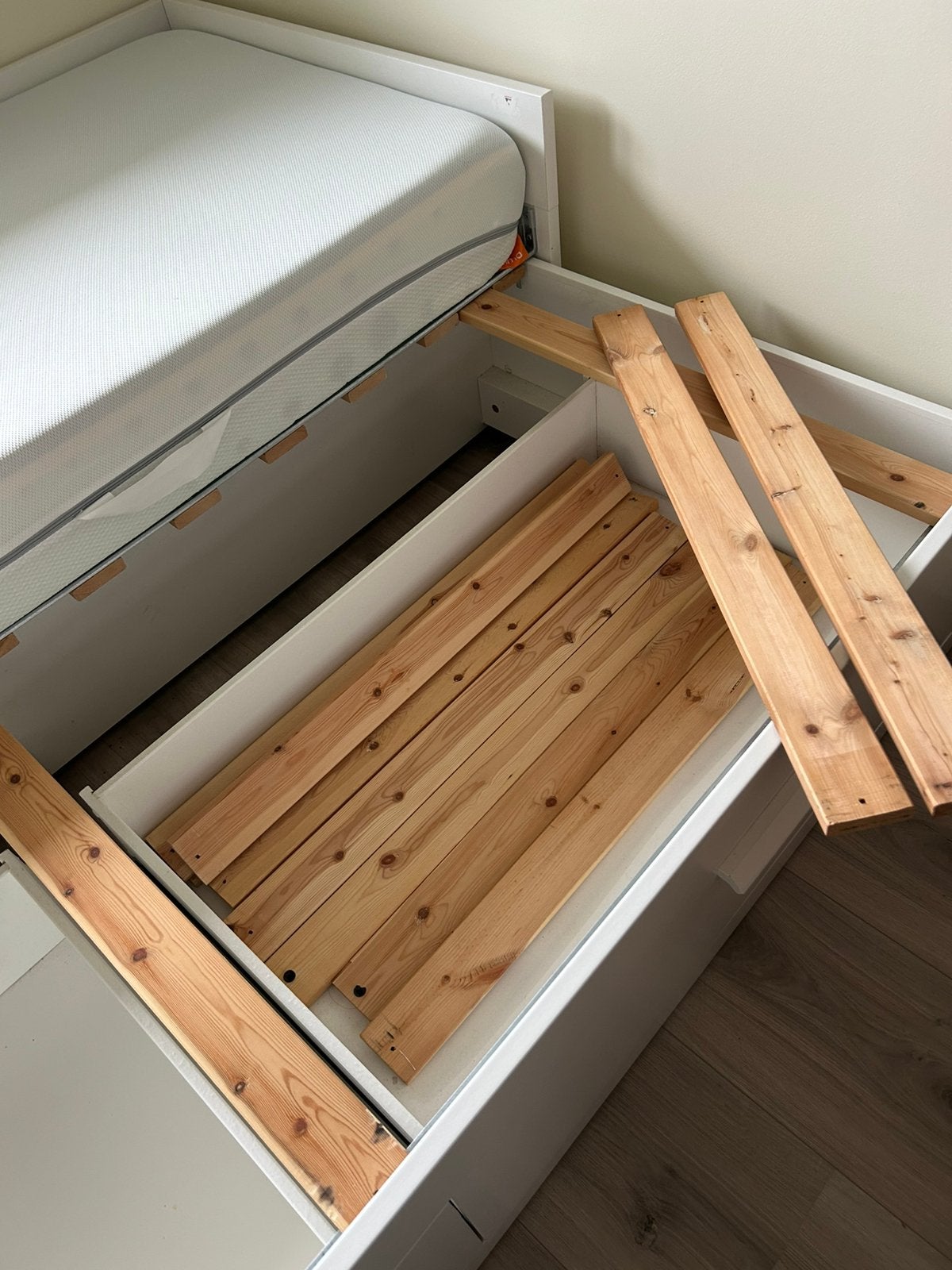Bedbank 2pp BRIMNES met laden en 2 nieuwe matrassen 80x200, Ophalen, Wit, Tweepersoons, Zo goed als nieuw