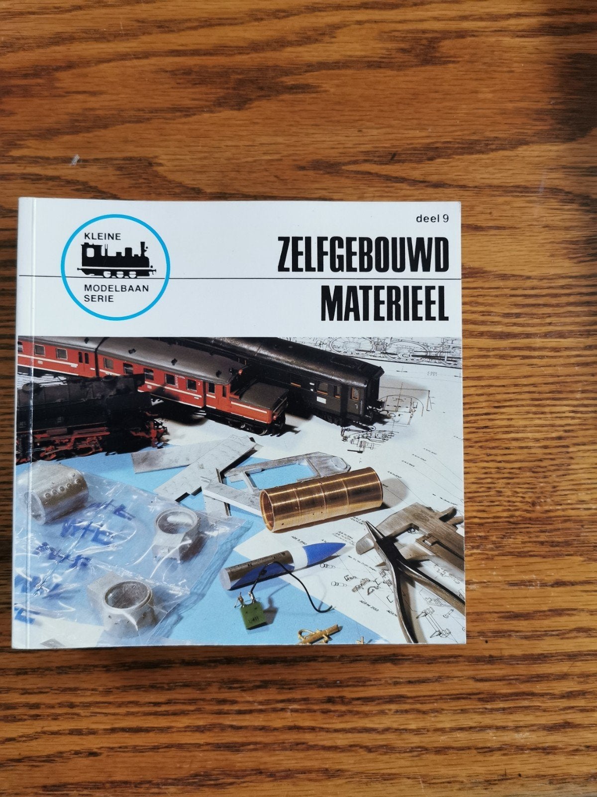 Kleine Modelbaan Serie deel 9: Zelfgebouwd Materieel, Gelijkstroom of Wisselstroom, Analoog, Zo goed als nieuw, Märklin