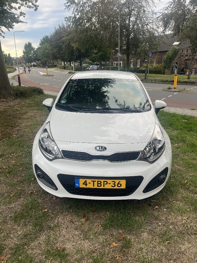 Kia Rio 1.2 I 5DRS 2014 Wit, 1027 kg, 40 €/maand, 4 cilinders, Wit