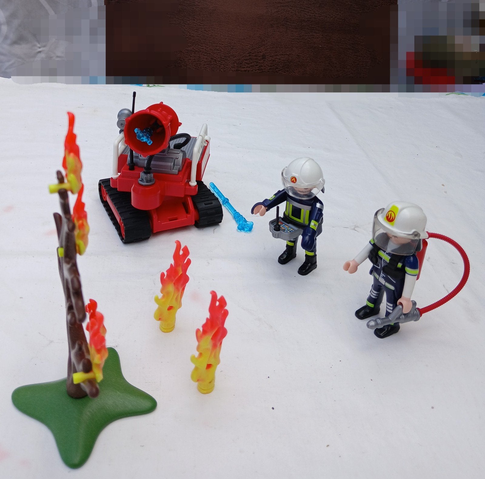 Playmobil 9093 + 9467, brandweer met blusrobot, Kinderen en Baby's, Ophalen of Verzenden, Zo goed als nieuw