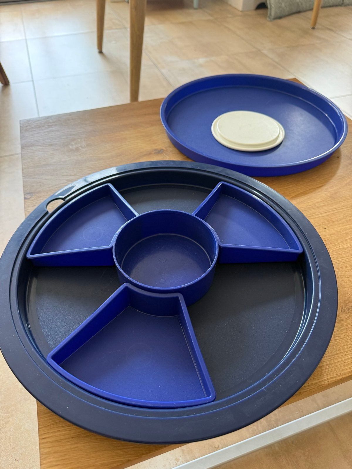 Tupperware serveerschaal met vakken en deksel, Ophalen, Schaal, Blauw, Zo goed als nieuw