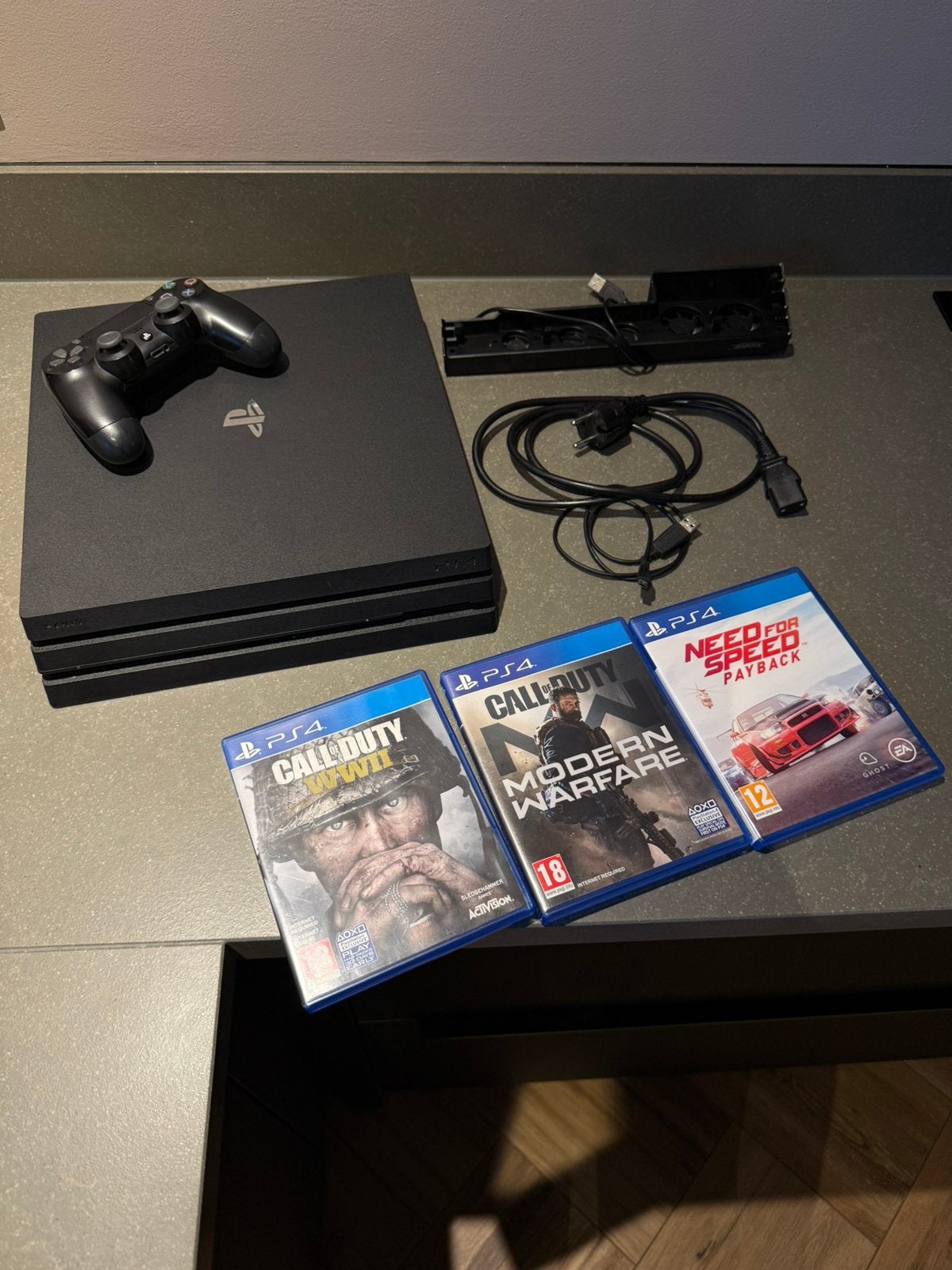 Playstation 4 Pro 1TB/3 spellen/1 controller (CUH-7116B), Ophalen of Verzenden, 1 TB, Met 1 controller, Pro