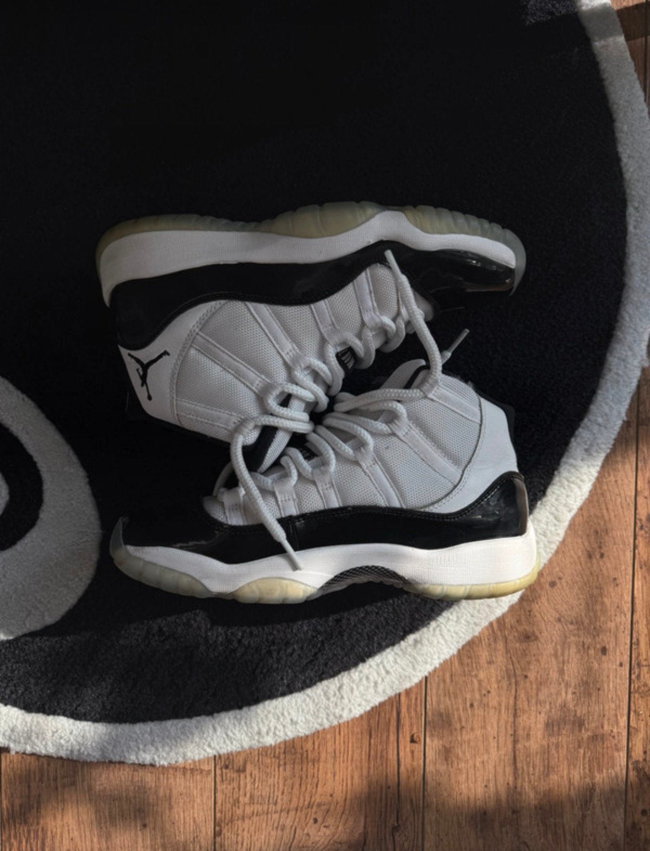 Jordan 11 retro, Ophalen of Verzenden, Zo goed als nieuw, Wit