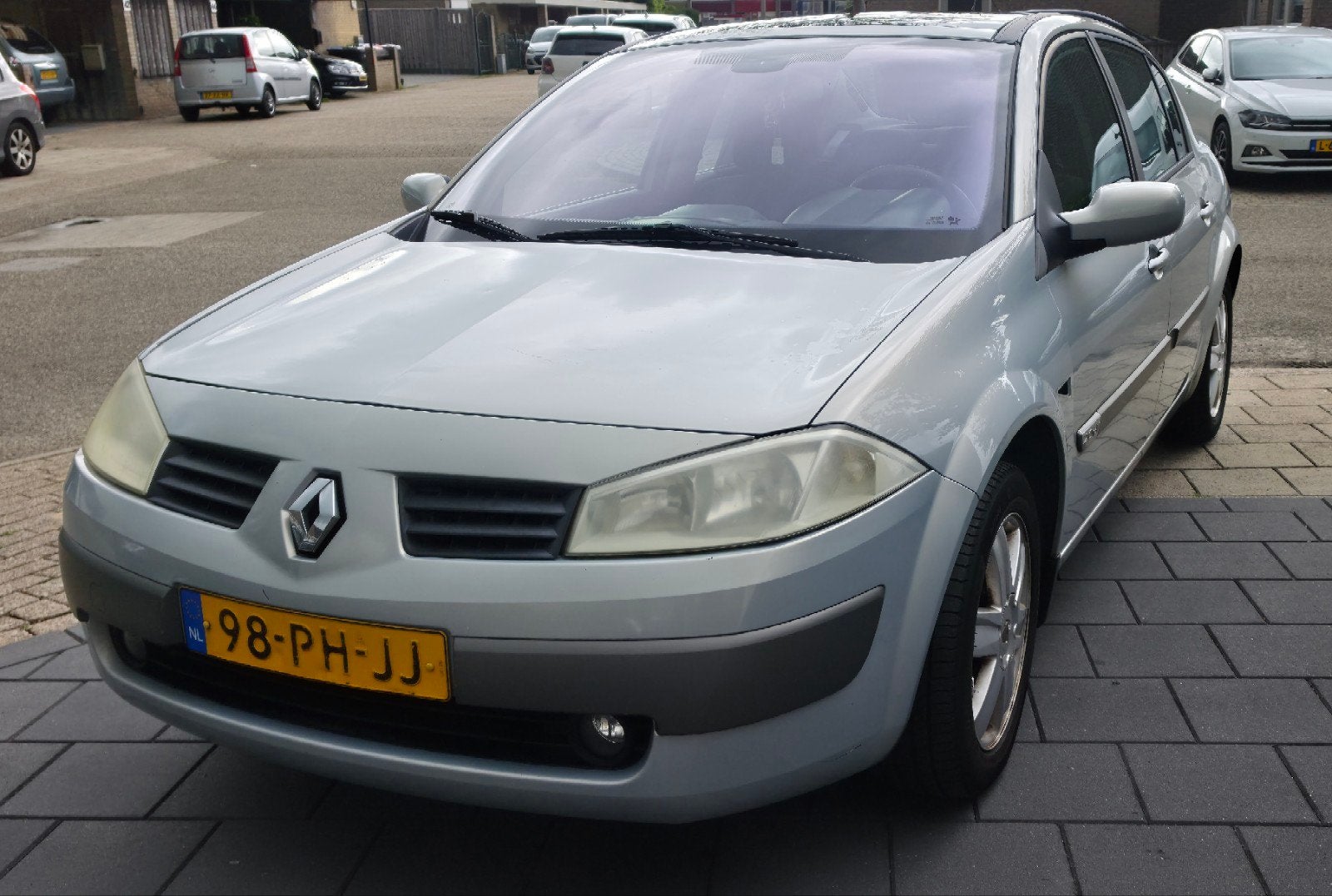 Renault Mégane 2.0 16V Sedan Autcom 2004 Grijs, Auto's, 1998 cc, 4 cilinders, Origineel Nederlands, Sedan