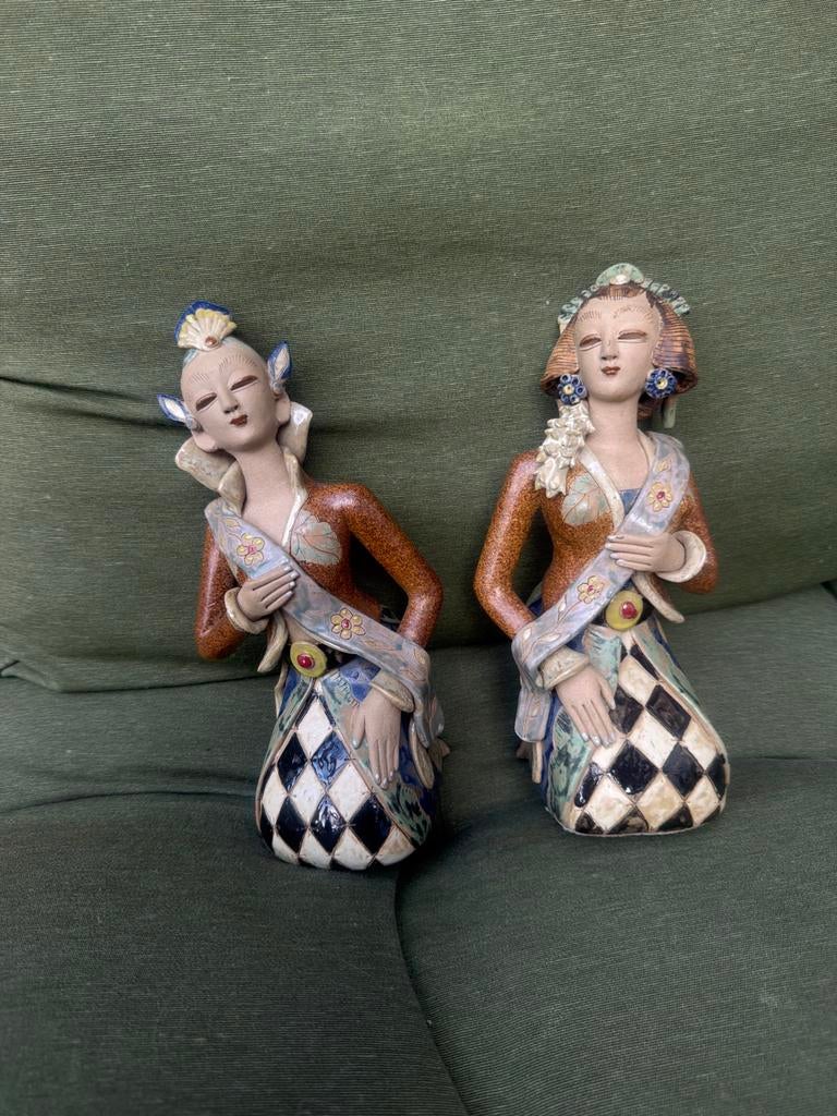 Keramische Javaanse Dames Beeldjes - Handbeschilderd, Antiek en Kunst, Antiek | Keramiek en Aardewerk, Ophalen of Verzenden