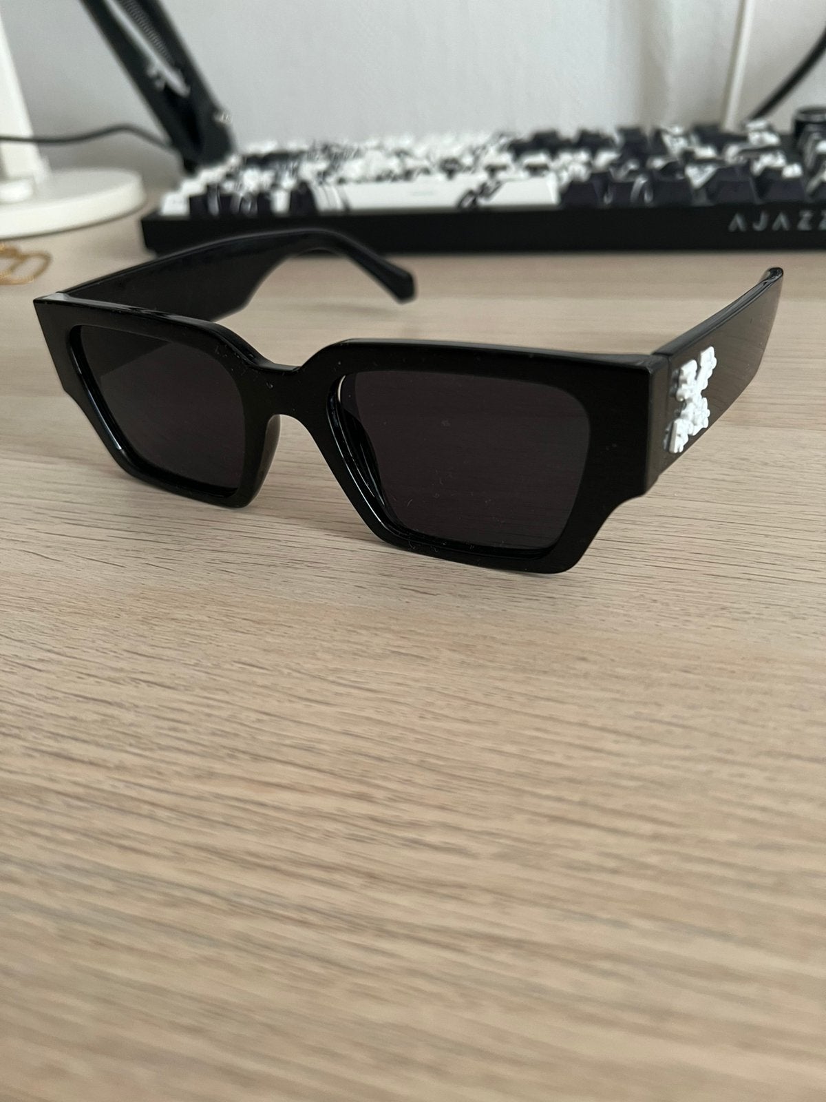 Offwhite sunglasses, Ophalen of Verzenden, Zo goed als nieuw, Zwart, Overige merken