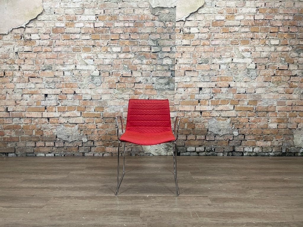 Arper Catifa 46 lichtrood met armleuning bij TheReSales, Ophalen, Design, Zo goed als nieuw, Stof