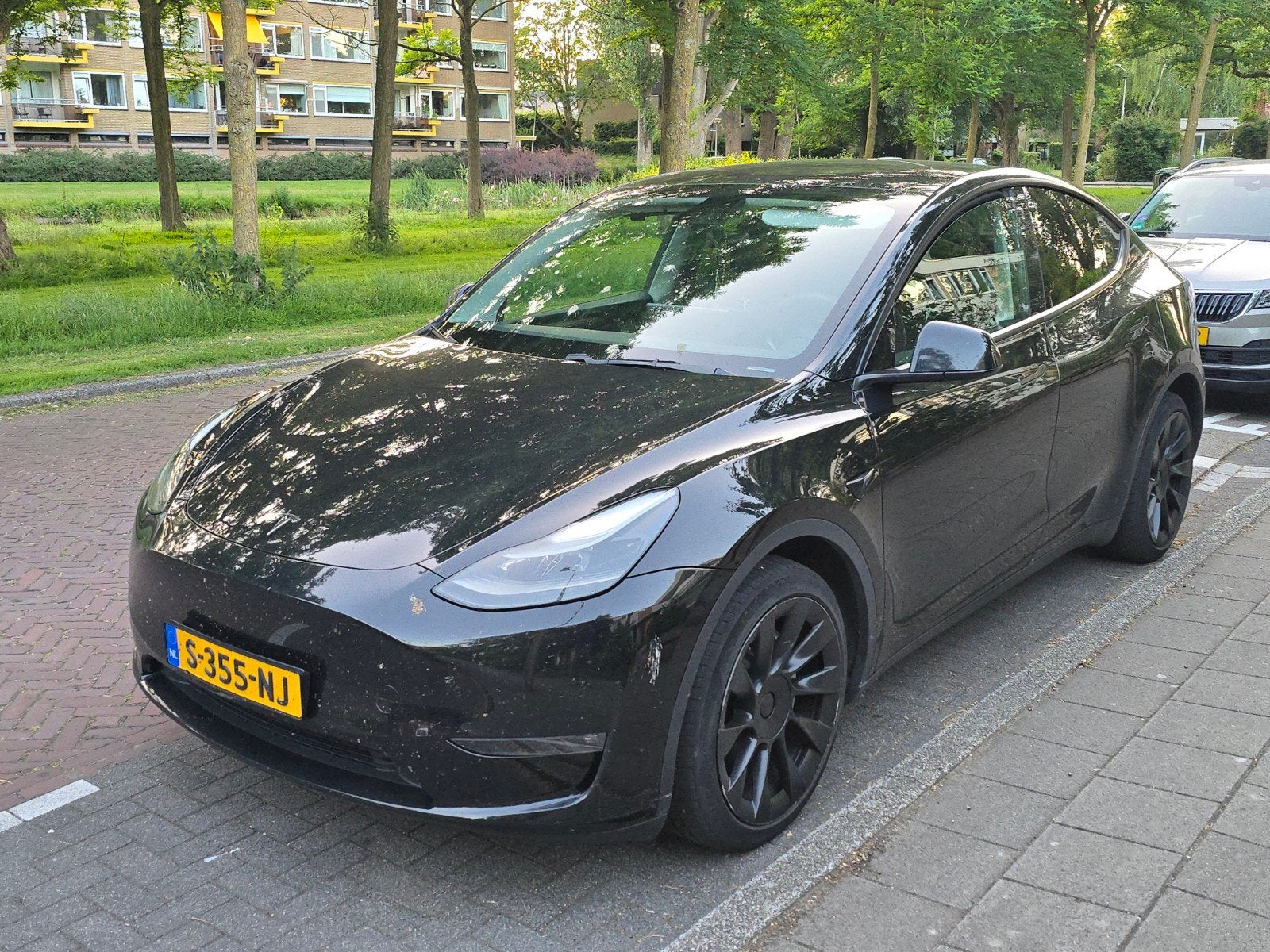 Tesla Model Y 2023 Long Range Dual All-wheel Autopilot, Auto's, Zwart, Elektrisch, Particulier, 1600 kg