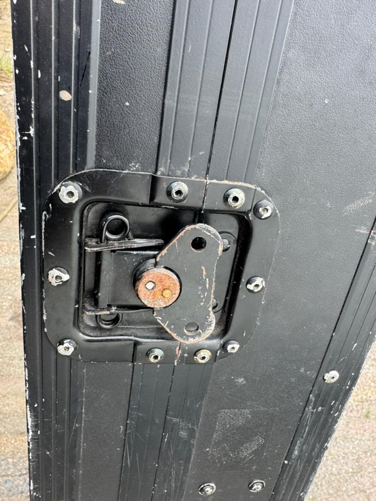 Flight case gitaar koffer, Ophalen