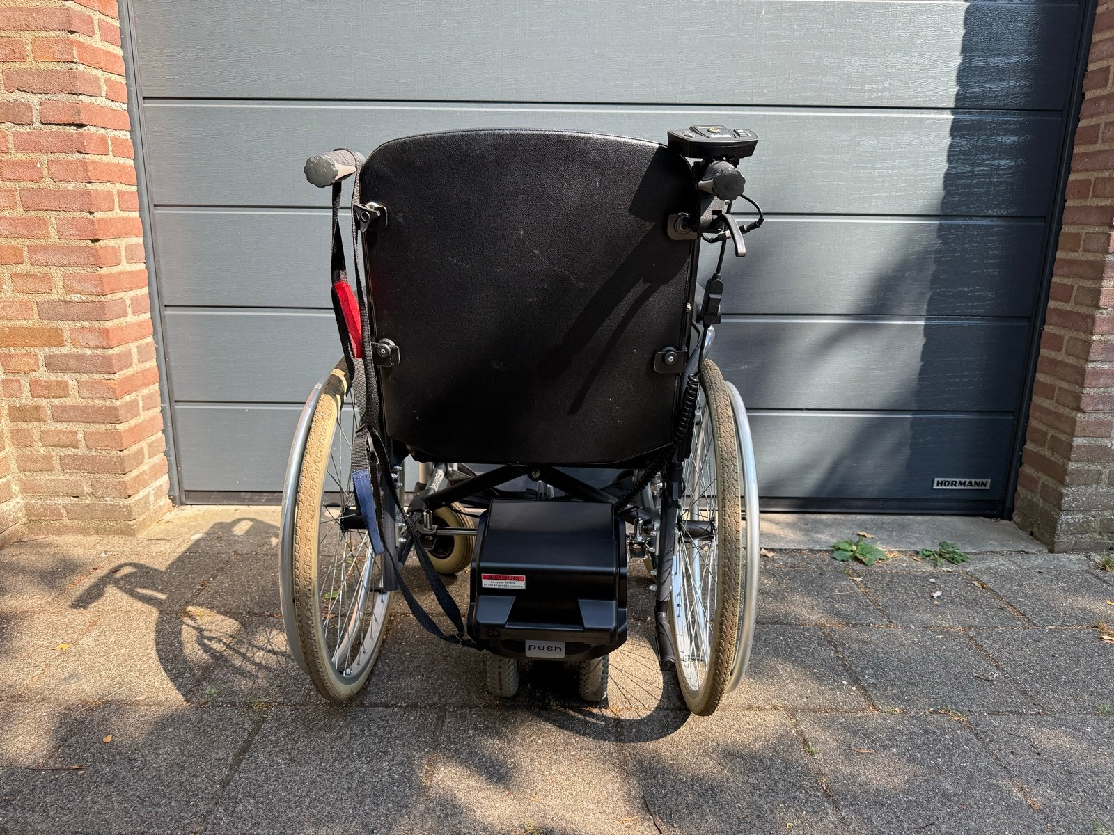 Rolstoel met electrische duw ondersteuning., Diversen, Rolstoelen, Ophalen, Inklapbaar, Zo goed als nieuw, Duwrolstoel
