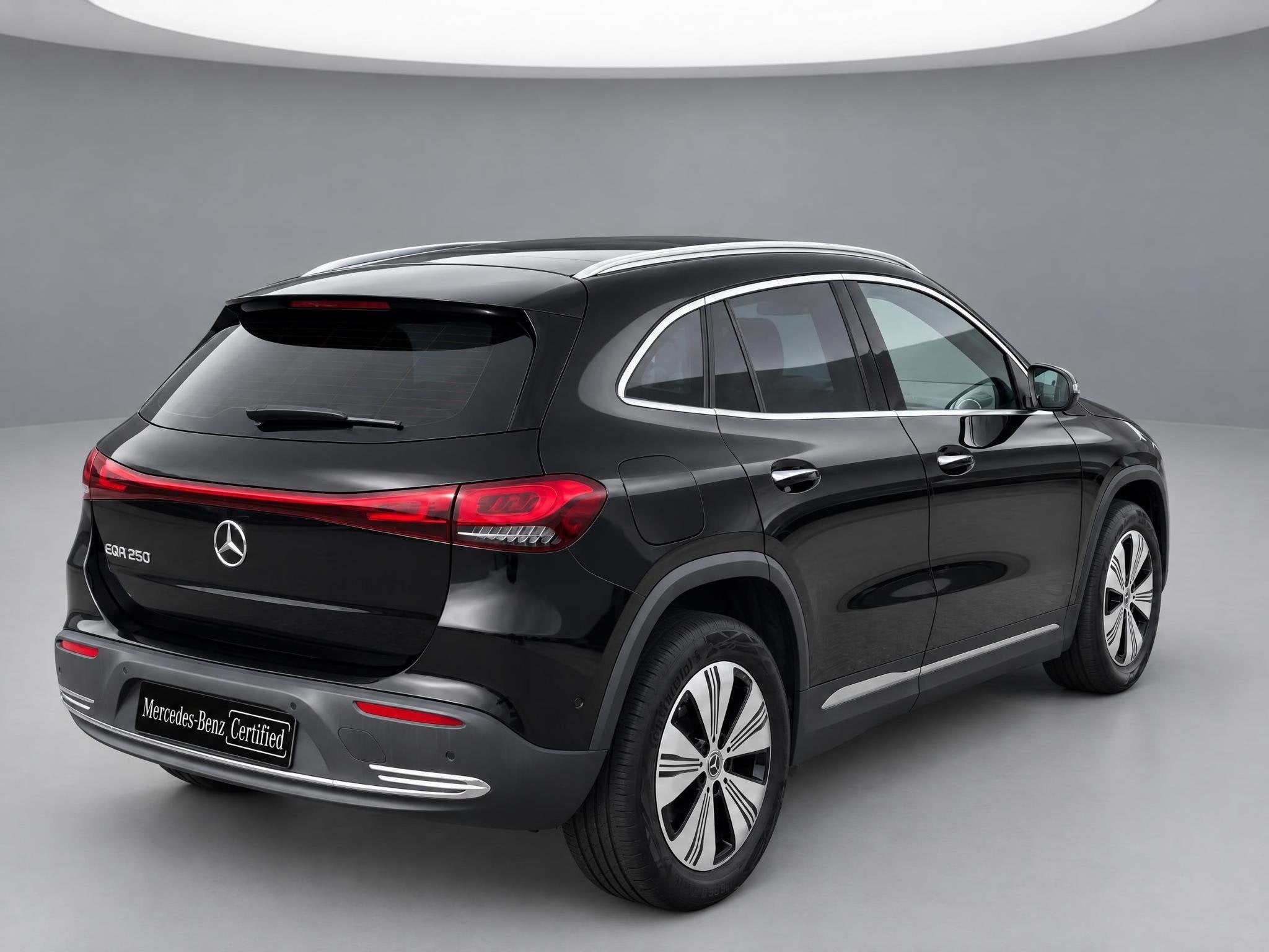 Mercedes-Benz EQA 250 Business Solution Luxury 67 kWh | Pano, 1940 kg, Gebruikt, 190 pk, Leder en Stof