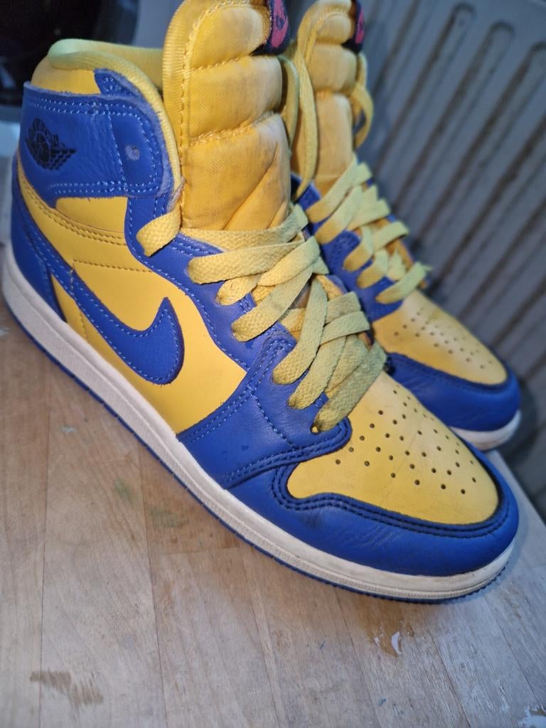 Nike air jordan maat 35, Ophalen of Verzenden, Zo goed als nieuw, Schoenen