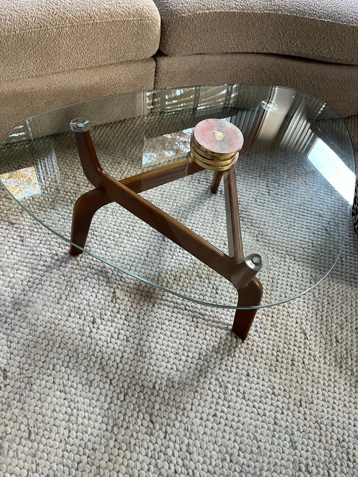 Ovale glazen salontafel met houten onderstel, Ophalen, 50 – 75, Gebruikt, 100 tot 150 cm