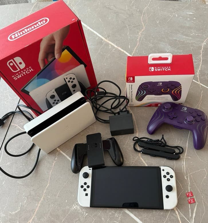 Nintendo switch Oled inclusief extra’s, Ophalen, Zo goed als nieuw, Met 1 controller, Switch OLED