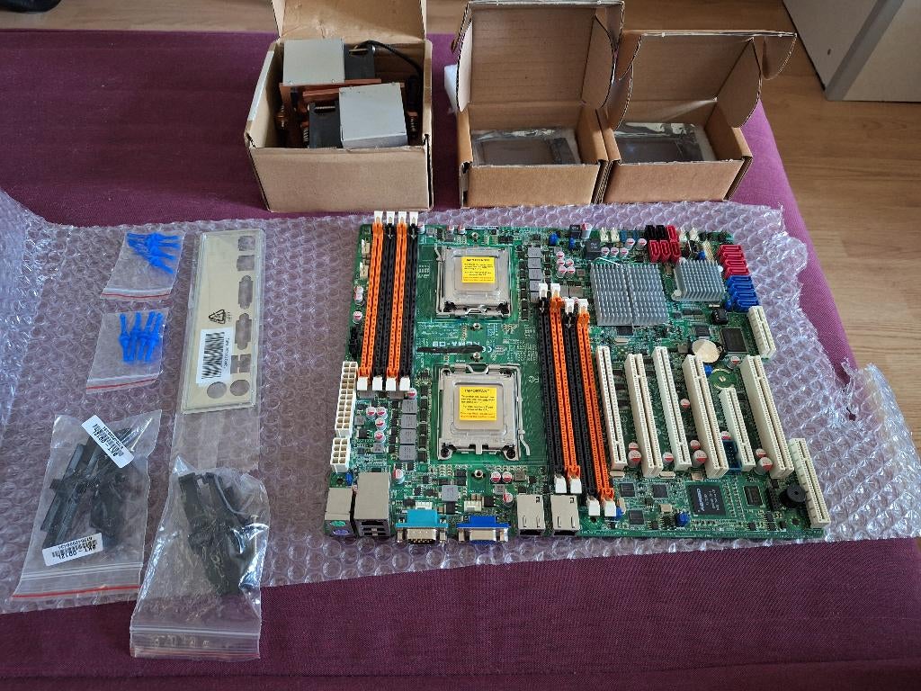 ASUS KCMA-D8 Moederbord Motherboard (Libreboot) met 2* CPU, Computers en Software, DDR3, Ophalen of Verzenden, Zo goed als nieuw