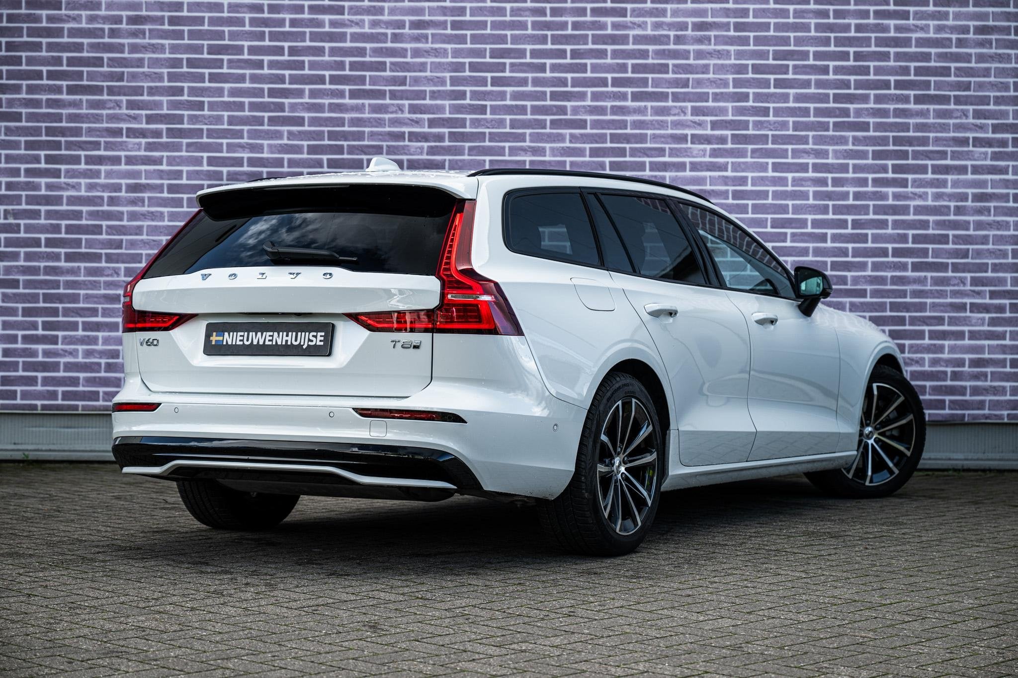 Volvo V60 2.0 T8 Plug-in hybrid AWD Plus Dark | 455 PK | Tre, Auto's, Automaat, 12 maanden, Stof, Gebruikt