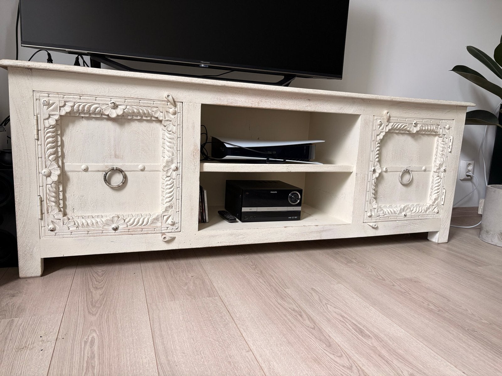 Uniek handgesneden TV-meubel wit, Ophalen, Gebruikt, 150 tot 200 cm, Minder dan 100 cm