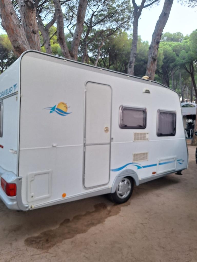Caravelair Solaria 395 caravan uit 2002, Vast bed, Treinzit, Particulier, Uitbouw voortent