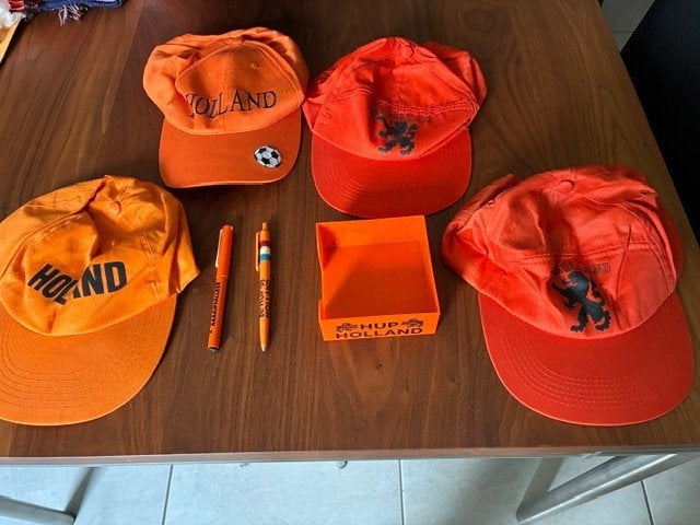 Oranje artikelen (WK USA0, caps en sjaals 8 euro / st, Sport en Fitness, Voetbal, Maat XS of kleiner, Ophalen, Gebruikt, Bal