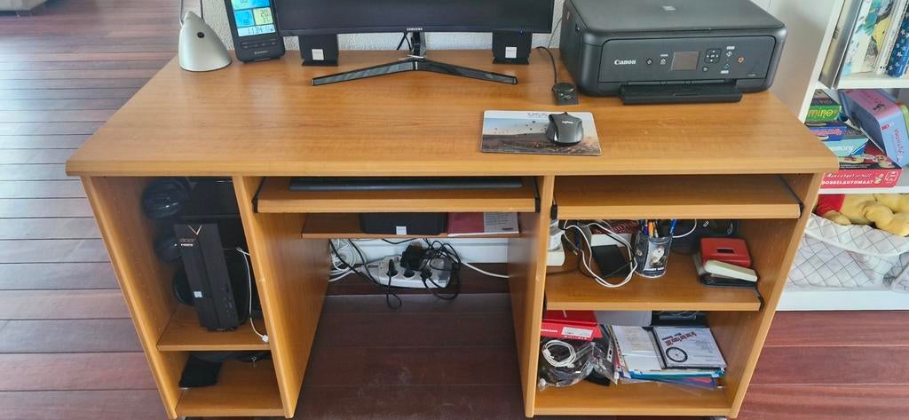 Gratis bureau met veel opbergruimte. Weg wegens verhuizing., Ophalen, Gebruikt, 50 tot 100 cm, Minder dan 100 cm
