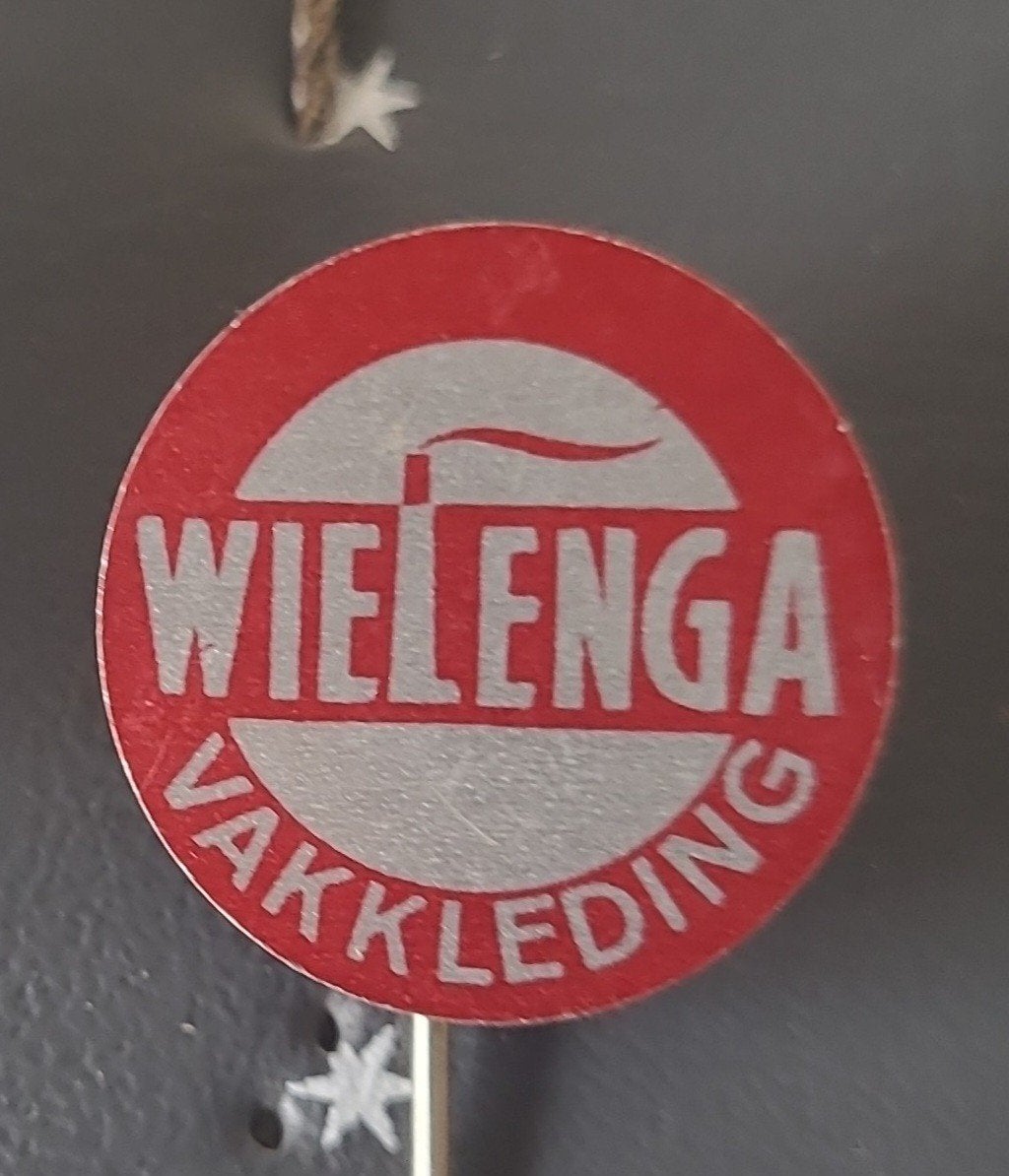 Vintage Speldje Wielenga Vakkleding, Verzenden, Gebruikt, Overige onderwerpen, Speldje of Pin
