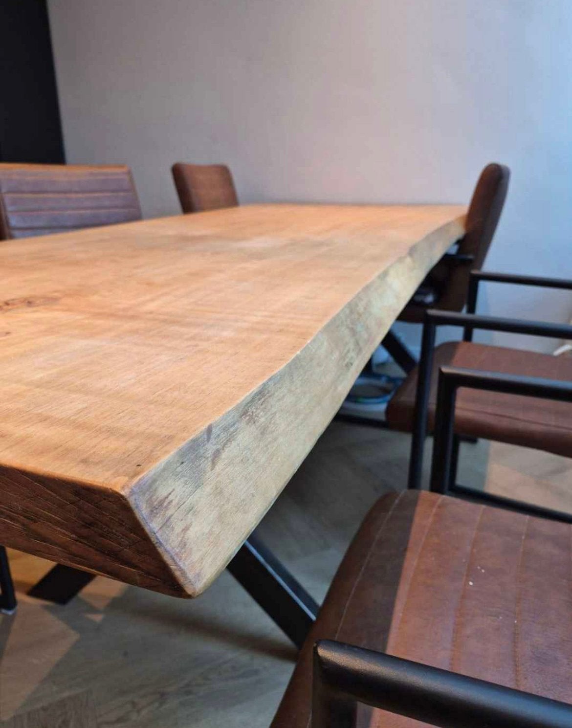 Luxe massief houten boomstamtafel 250+ cm – uniek blad, 200 cm of meer, Ophalen of Verzenden, Zo goed als nieuw, Metaal