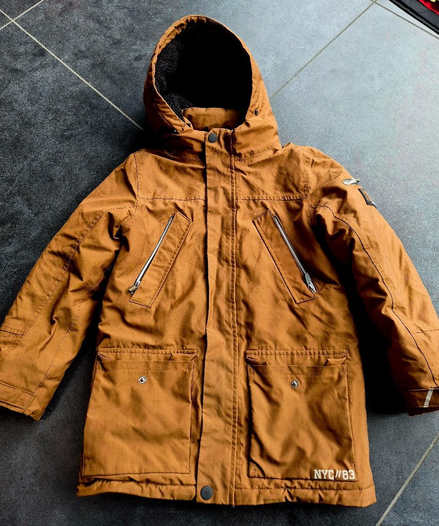 Warme bruine / camel winterjas parka Rainetex – Maat 134, Kinderen en Baby's, Ophalen of Verzenden, Zo goed als nieuw, Jongen