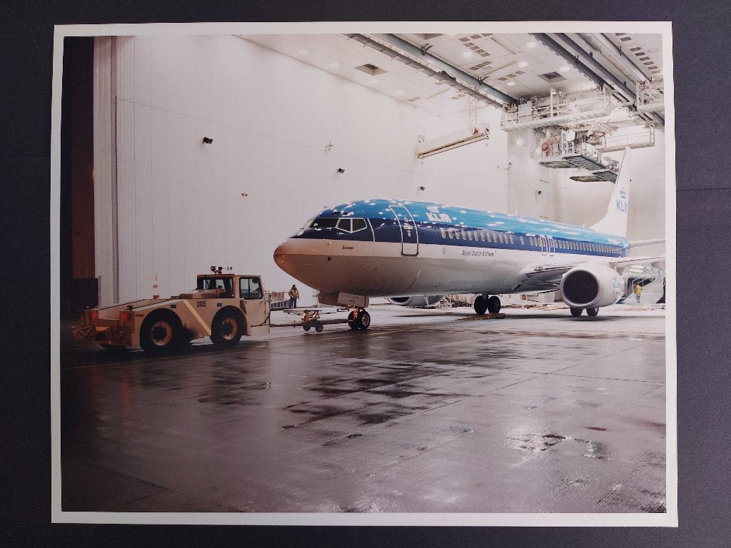 Foto van de eerste KLM Boeing 737-800 (F977), Ophalen of Verzenden, Gebruikt, Kaart, Foto of Prent