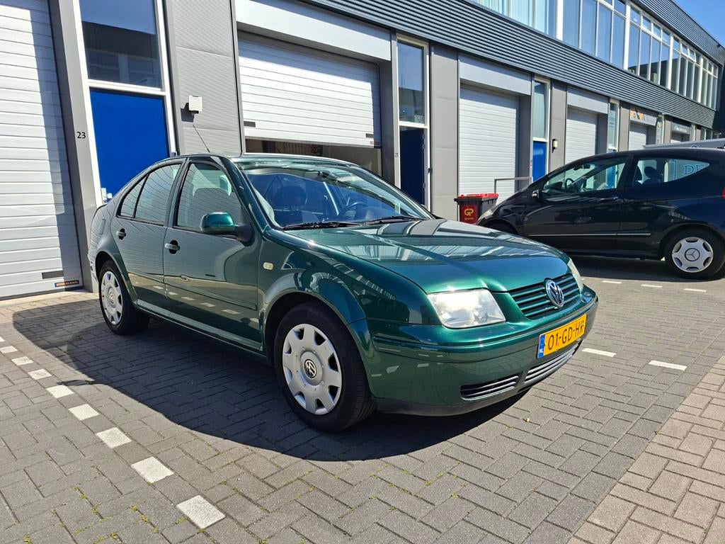 Volkswagen Bora 1.6 74KW 2000 Groen, Auto's, Volkswagen, Particulier, Bora, ABS, Airbags, Airconditioning, Centrale vergrendeling