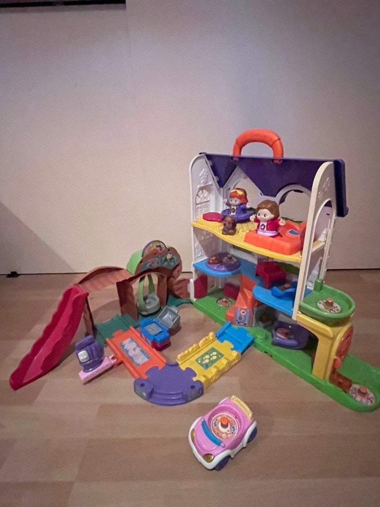 V-tech Vrolijke Vriendjes Magisch Speelhuis, Kinderen en Baby's, Ophalen, Gebruikt, 6 maanden tot 2 jaar