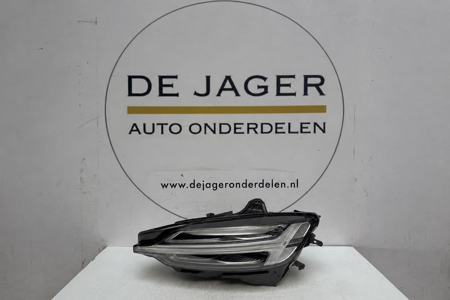 Volvo V60 S60 SPA Full LED koplamp links 32338000, Gebruikt, Gunnar Engellaus vag 8
405 31  Gothenburg, SE, Info@volvocars.com
