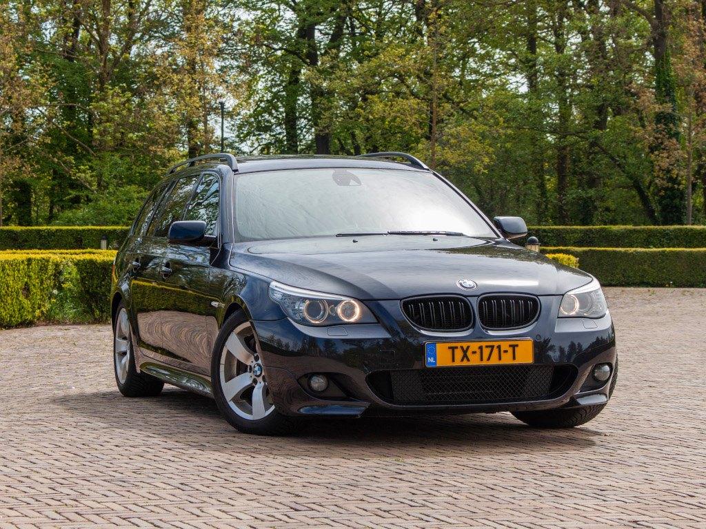 BMW 5-Serie 3.0L 530xi Touring M-line (handgeschakeld), 1700 kg, Navigatiesysteem, Leder, Handgeschakeld