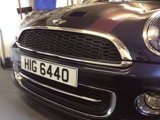 GEZOCHT: Mini Cooper S/Works R56 LCI Grille (vanaf 2010), Gebruikt, Voor, Ophalen of Verzenden, Mini