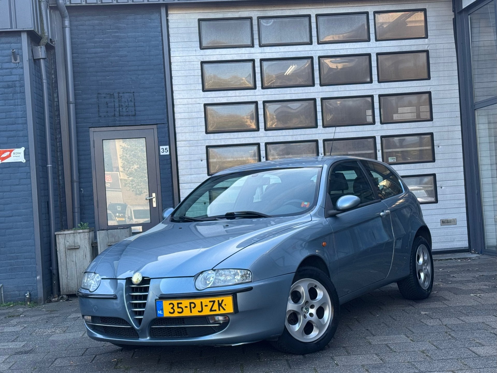 Alfa Romeo 147 1.6 T.Spark Veloce Distinctive | Airco | CarP, Auto's, Voorwielaandrijving, Gebruikt, 4 cilinders, Origineel Nederlands