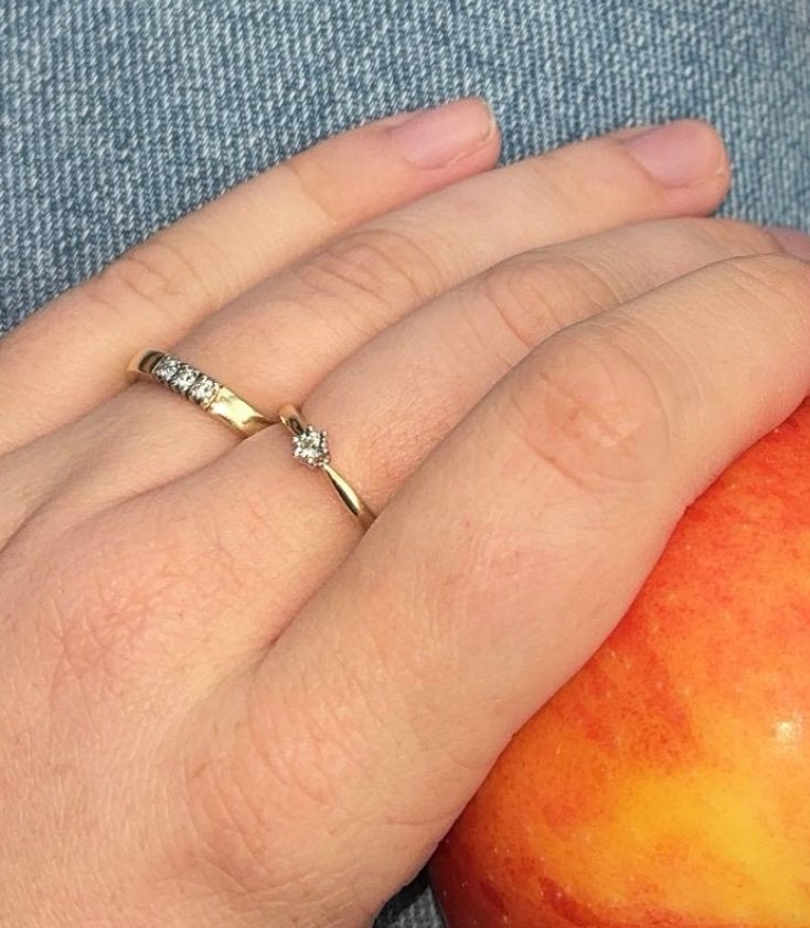 Mooie 14 karaat gouden ring met briljant geslepen diamant, Ophalen of Verzenden, Zo goed als nieuw, 17 tot 18, Met edelsteen