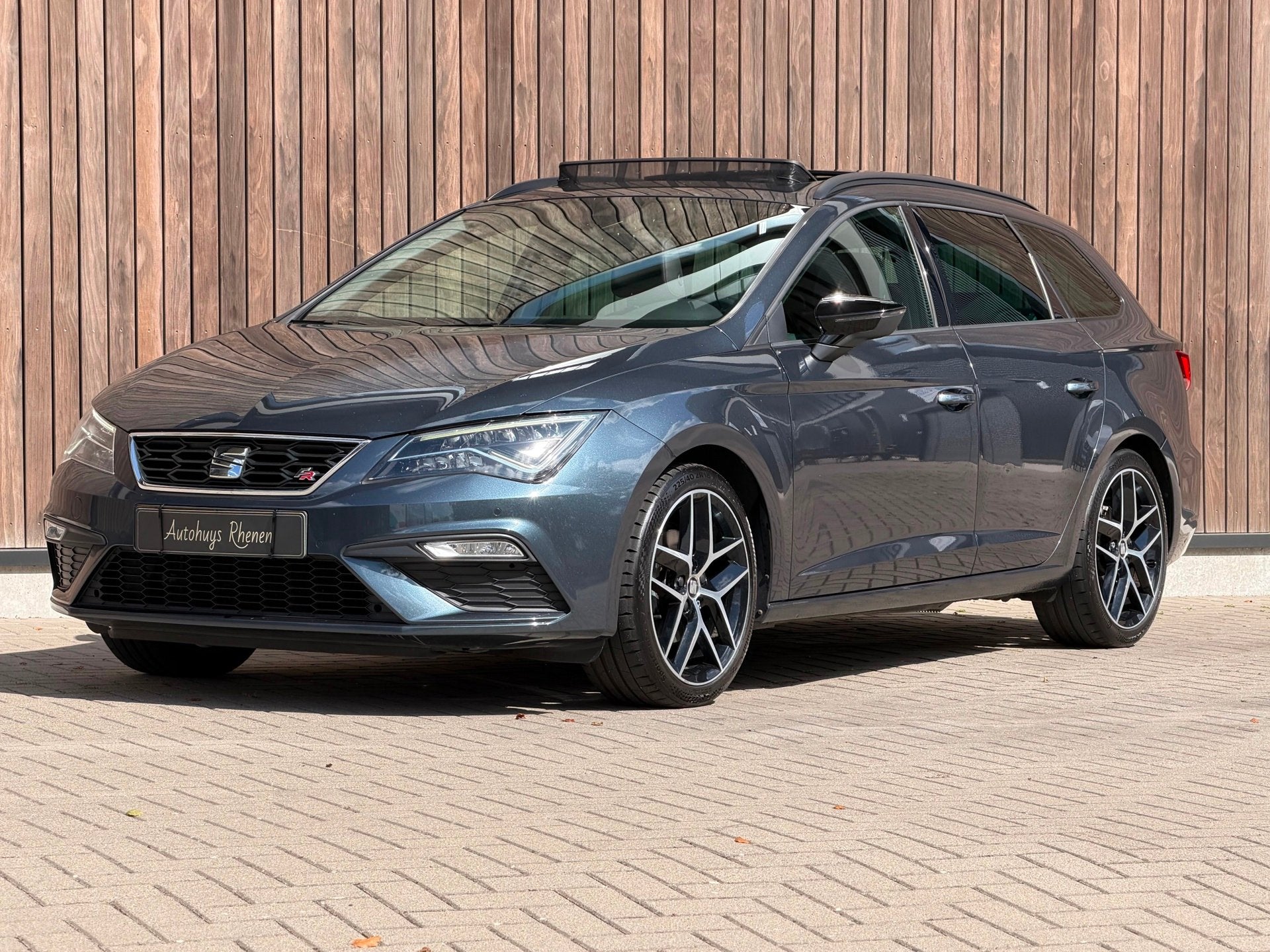 Seat Leon ST 1.5 TSI FR Business Intense / Pano / Trekhaak /, Voorwielaandrijving, 4 cilinders, 150 pk, Leon