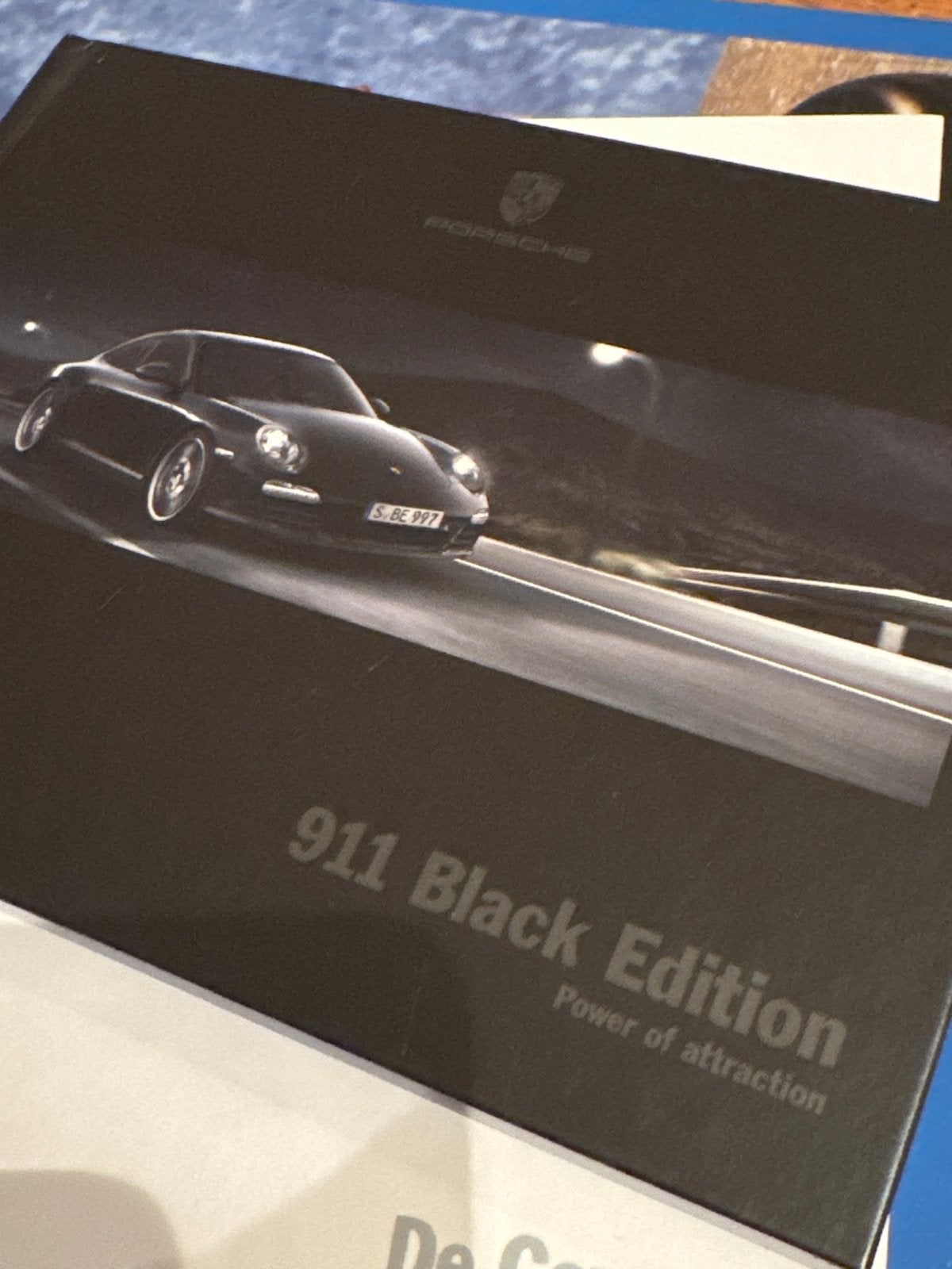 Porsche 911 Black Edition Brochure - Power of Attraction, Boeken, Ophalen of Verzenden, Zo goed als nieuw, Porsche
