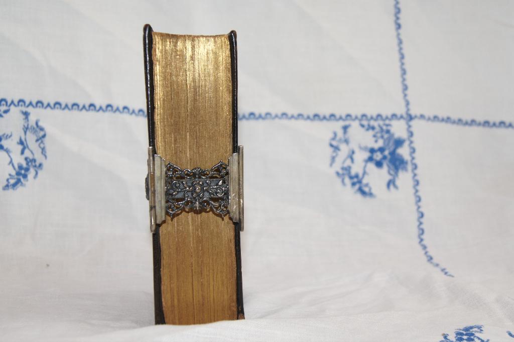 Bijbel met zilveren sluiting, Antiek en Kunst, Ophalen of Verzenden