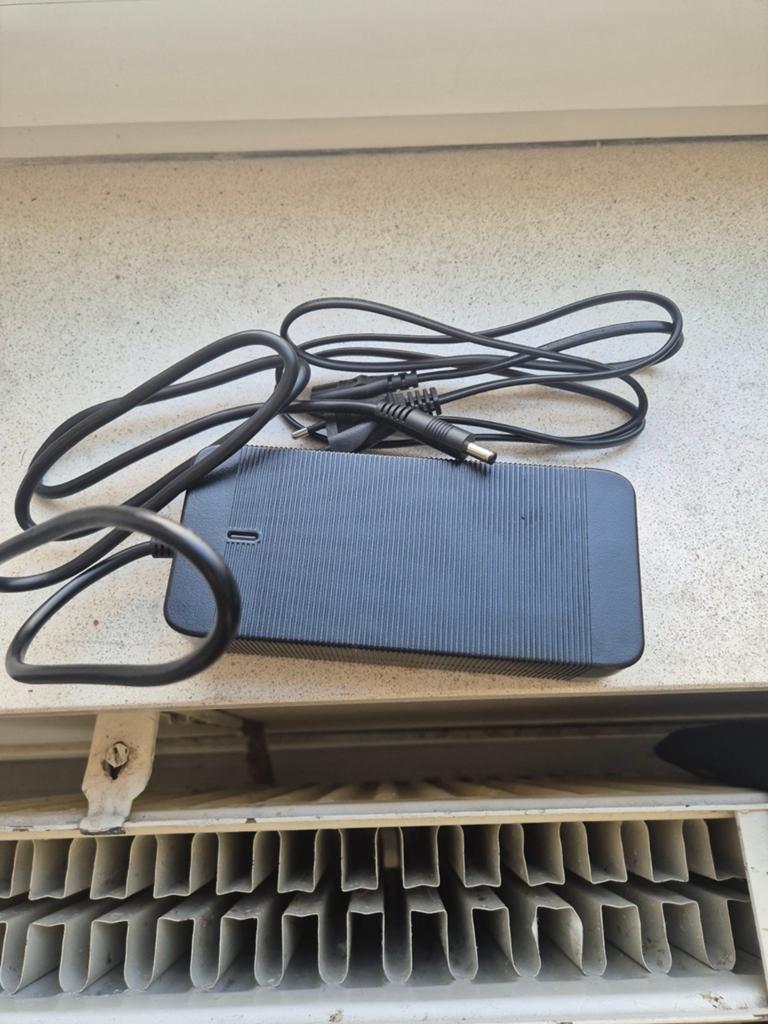 Knaap bcn/lon .Acculader  48 volt 3A, Ophalen, Gebruikt