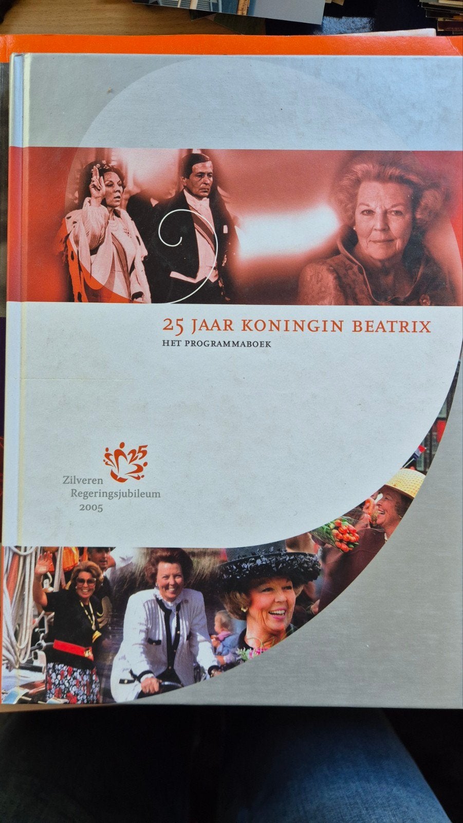 25 Jaar Koningin Beatrix - Het Programmaboek, Ophalen, 20e eeuw of later, Zo goed als nieuw