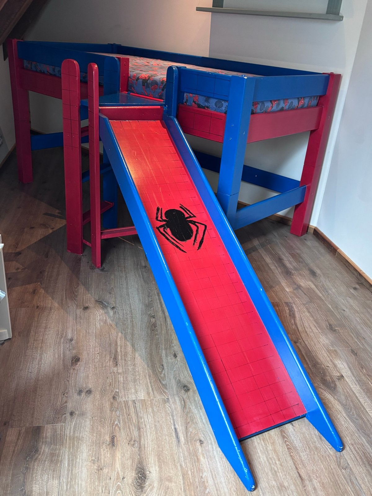 Spiderman Hoogslaper met Glijbaan en Lattenbodem, Ophalen, Gebruikt, Eenpersoons, Minder dan 160 cm